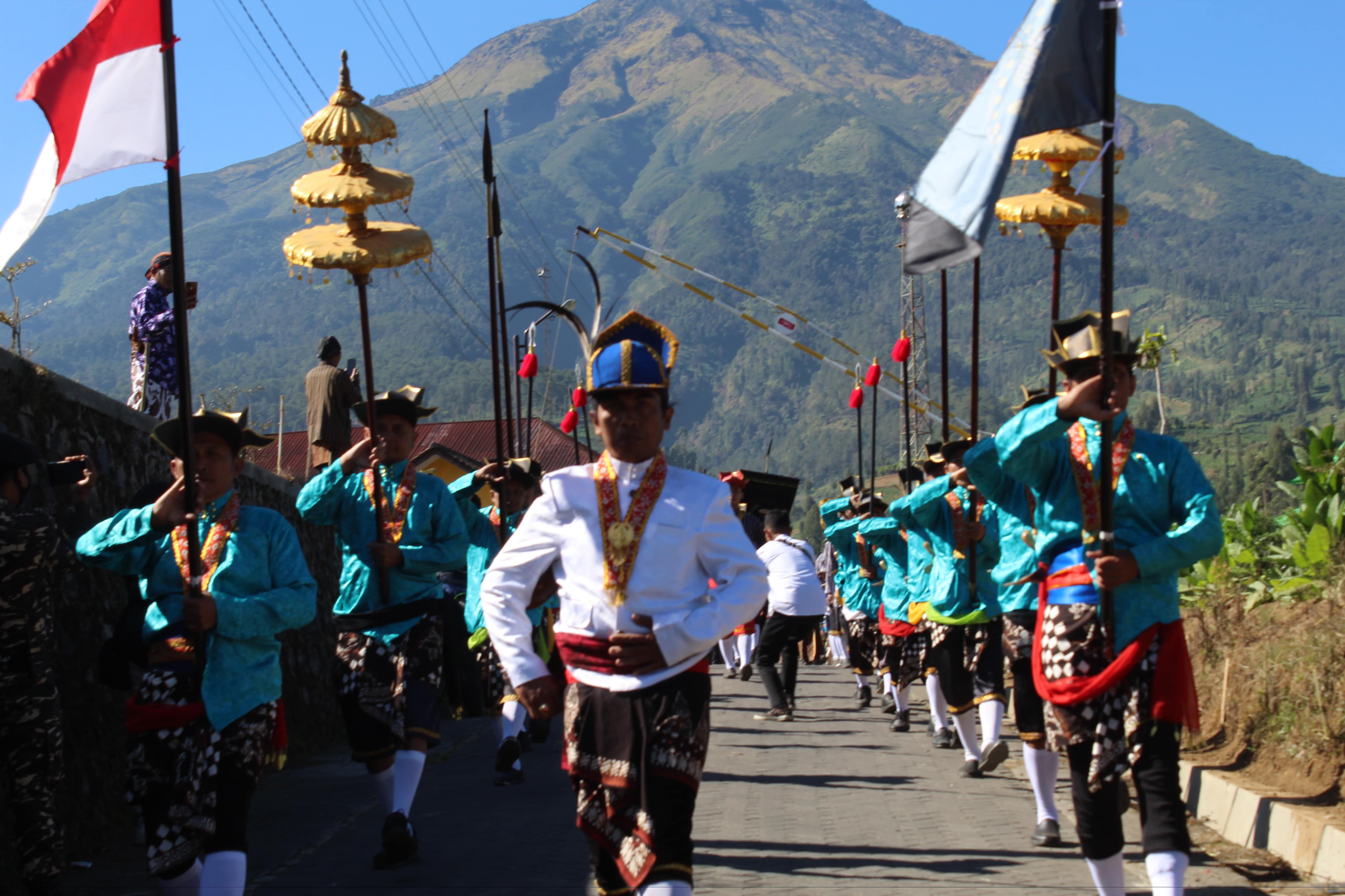 BERMASYARAKAT-BERMASLAHAT-BERMARTABAT